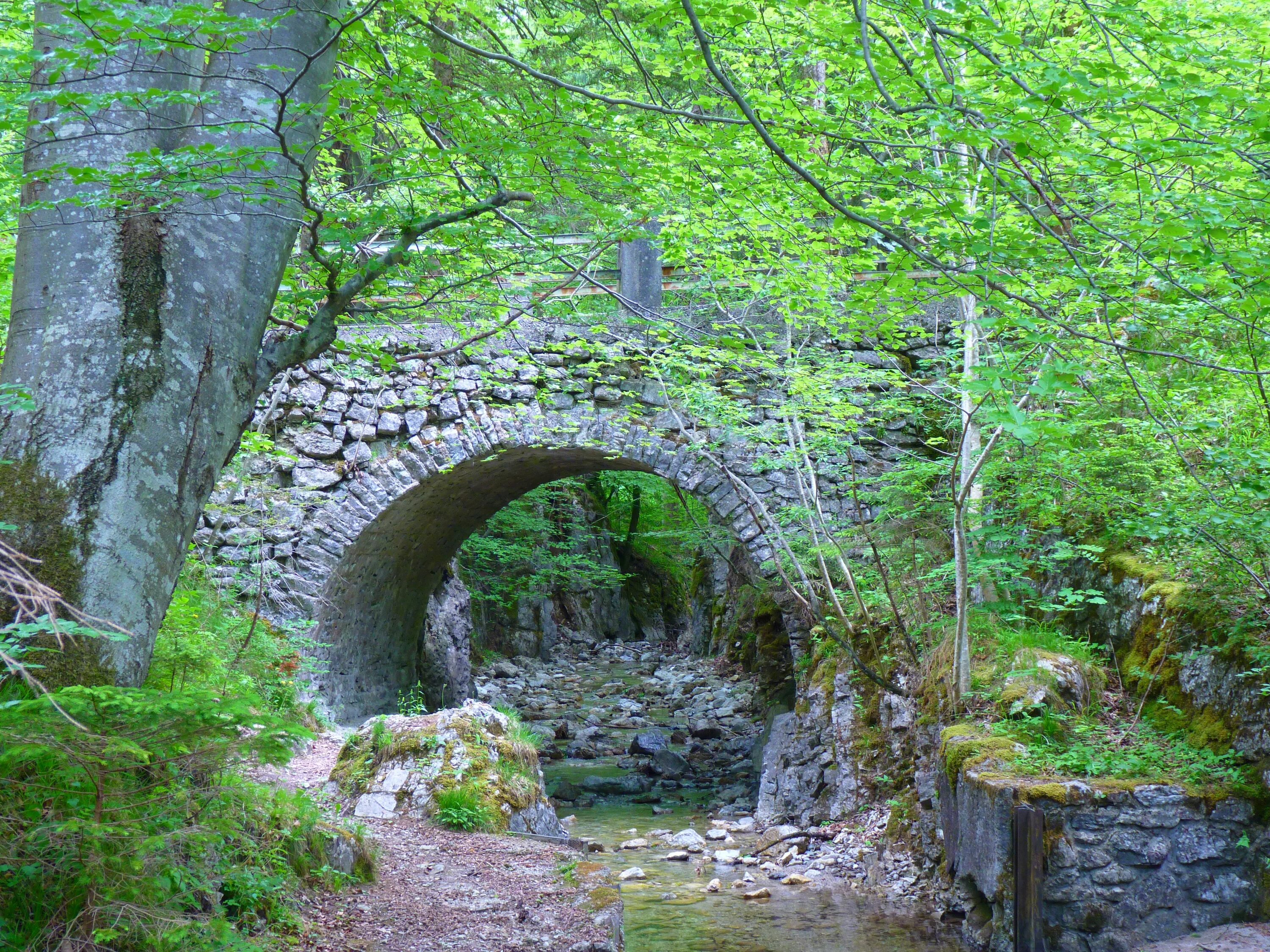 Bridge round