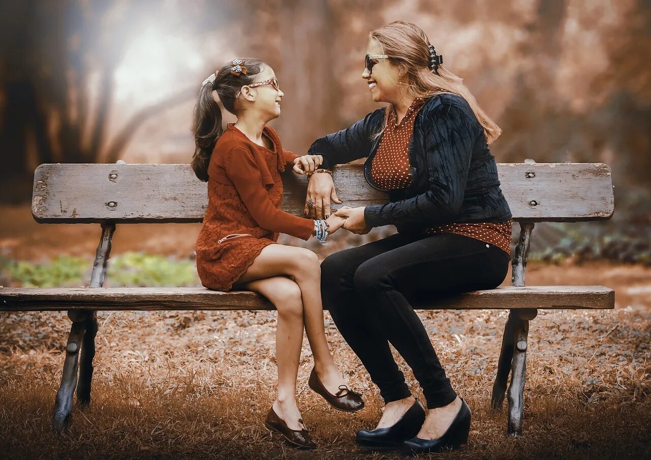 Mother and daughter video. Фотосессия мама и дочка. Любовь двух женщин. Душевный разговор. Разговор по душам с ребенком.