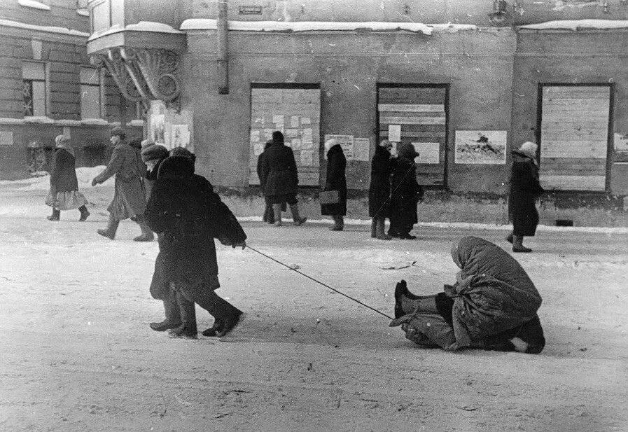 Как жили в блокаду ленинграда. Блокада ленинграда ленинградцы. сани блокада ленинграда.