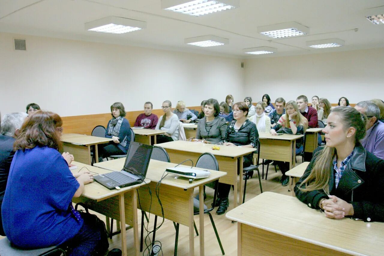 Мгу факультет иностранных языков здание. Факультет иностранных языков и регионоведения мгу. Мгу иностранные языки и регионоведение. Факультет иностранных языков и регионоведения мгу. Фияр мгу.