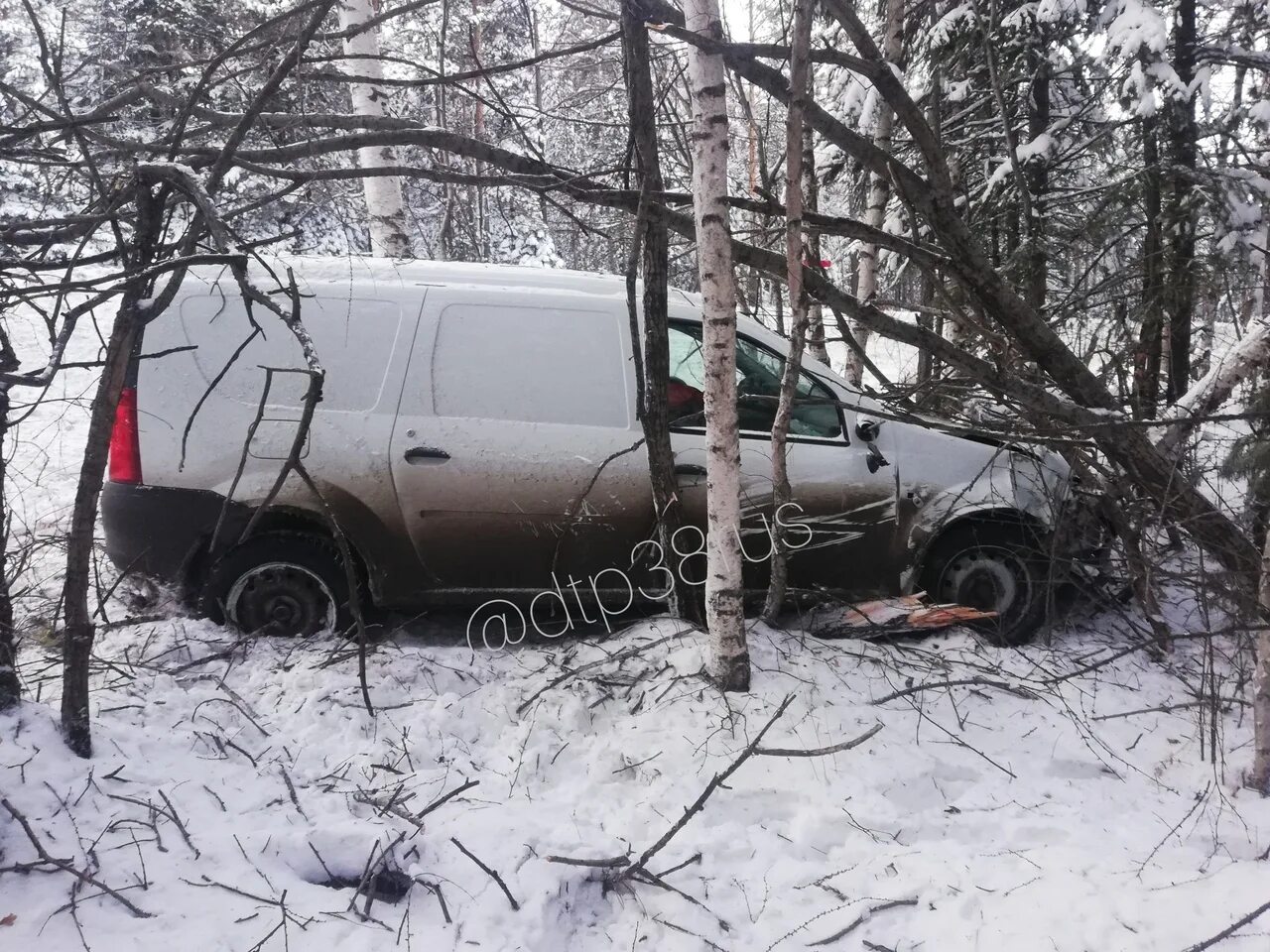 Дтп 38 иркутск. Слюдянка выпал снег.