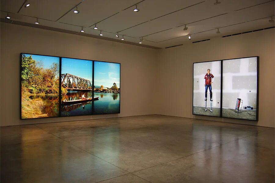 Джефф уолл выставка. Галерея вордпресс. Фон для лайтбокса. Лайтбокс ночник. Паперкут лайтбокс.