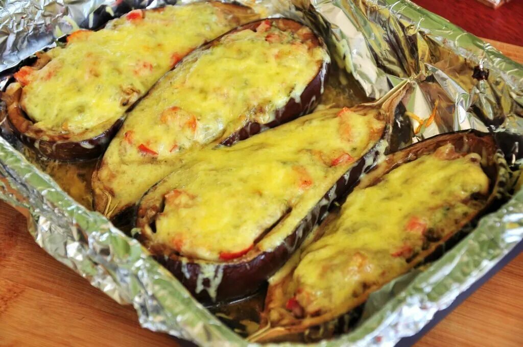 Баклажаны запеченные в духовке. Баклажаны порезанные дольками обжаренные и запеченные в духовке. Баклажаны в духовке. Кусочки баклажанов в духовке. Баклажаны запеченные в духовке.