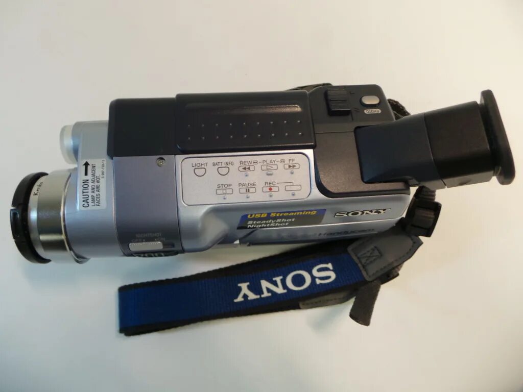 Видеокамера Sony hi8 Handycam. Sony trv250e. Sony DCR-trv250e. Sony DCR trv250e видеокамера trv250e.