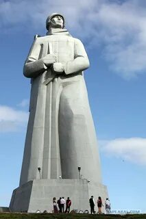 Сколько памятников в мурманске