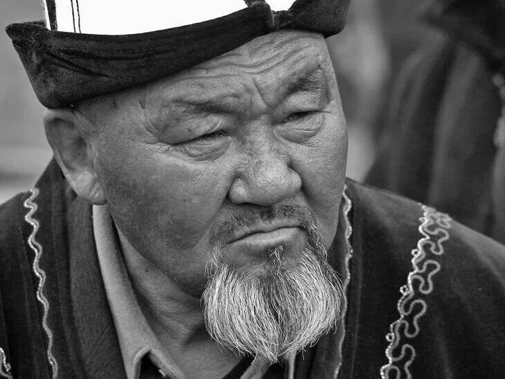 Казах в тюбетейке. Тебетейчен аксакал. Лицо киргиза. Аксакал башкир. Тюбетейка казахская.