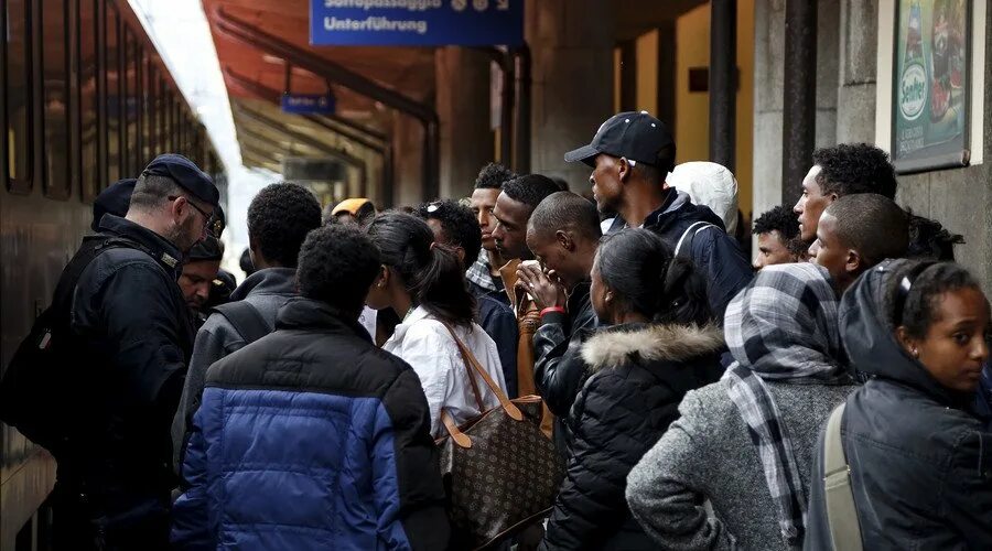 Иммиграция ограничена. Миграция людей. Иммиграция примеры в россии. Трудовая миграция. Эмиграция иммиграция реэмиграция.