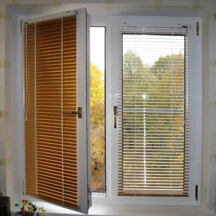 Деревянные жалюзи на створку окна. Жалюзи изотра. Жалюзи изотра. Горизонтальные жалюзи холис. Жалюзи изотра.