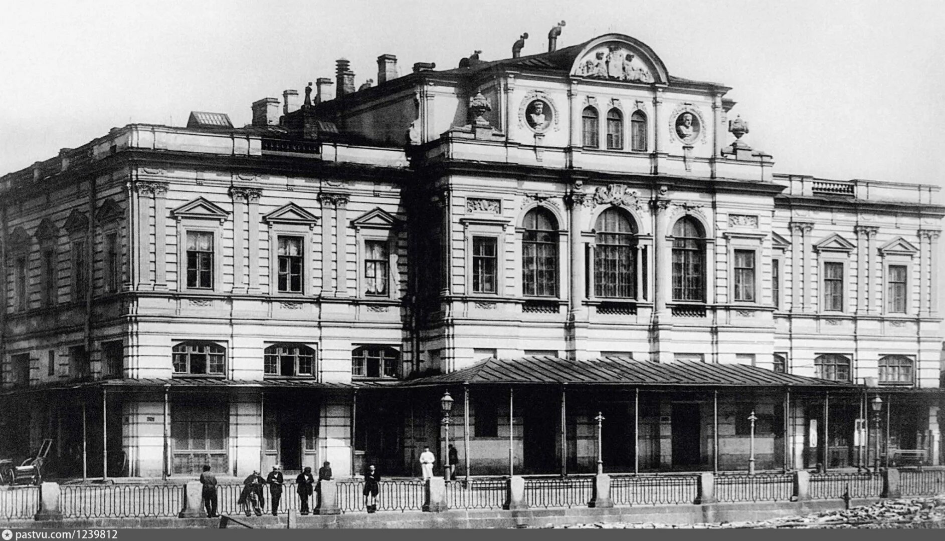 Старейший театр петербурга. Малый театр Суворина. Суворинский театр Санкт-Петербург. Большой драматический театр Санкт-Петербург. Малый драматический театр Санкт-Петербург.