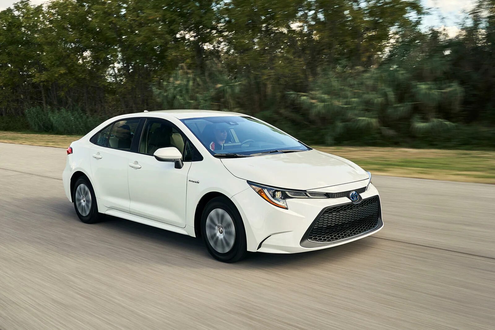 Тест драйв королла. Toyota Corolla Hybrid 2020. Toyota Corolla 2020 гибрид. Тойота Королла 2022. Тойота Королла гибрид 2019.