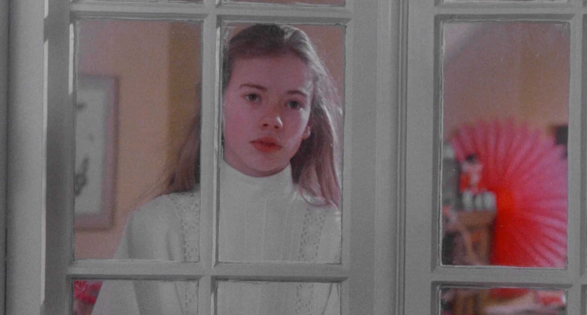 Holden comes to see his teacher. The Uncanny), 1977 Постер. Uncanny Doll near the Window.