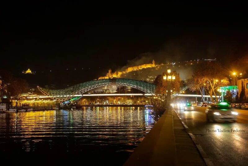 пешеходные набережные в тбилиси. тбилиси на набережной москва. тбилисская тбилисская набережная. вечерний тбилиси. тбилиси на набережной тараса шевченко.