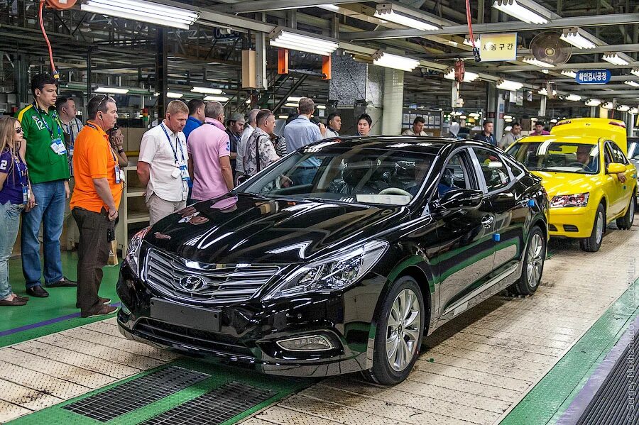 Hyundai завод корейцы. Автомобильный завод в Южной Корее. Японский автопром. Автомобильная промышленность Южной Кореи.