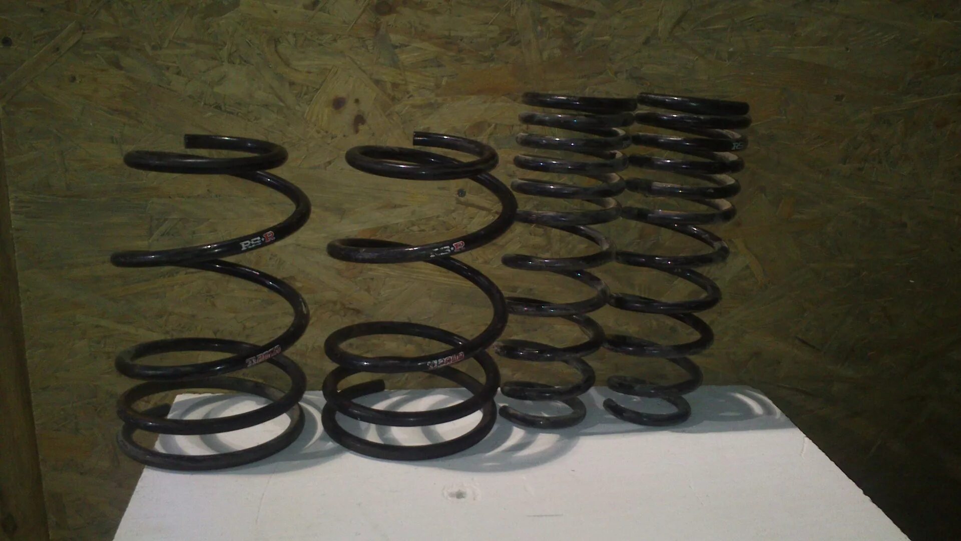 Пружина задняя kyb rd5984. Задние пружины тойота рав 4 1 поколения. Задние пружины рав 4 3 поколения. Задние пружины рав 4 3 поколения. Передние пружины рав 4 1 поколение.