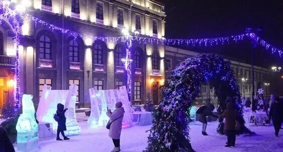 Москва зимой 2022. Москва сити зимой 2022. Парк акведук в москве медведи 2022. Тверская улица 2022. Новогодний парк зарядье 2022.