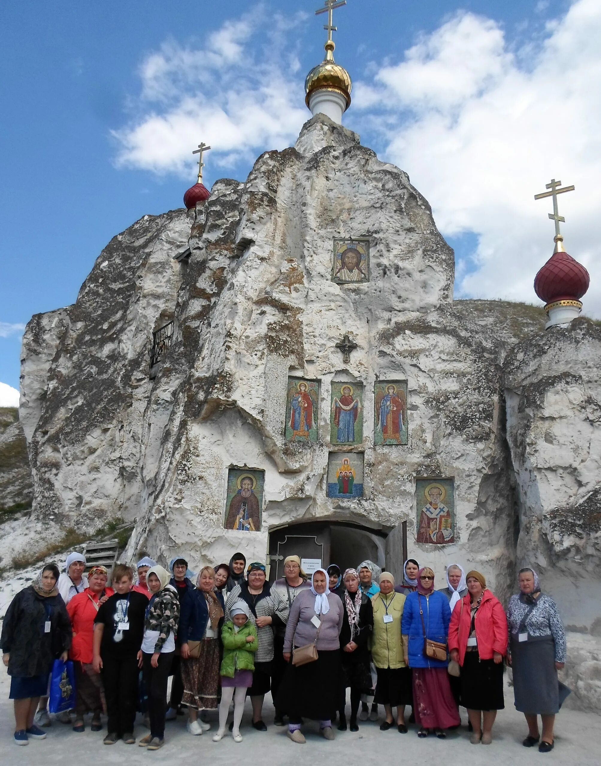 Костомарово монастырь сайт. Спасский Костомаровский женский монастырь в с. Костомарово. Женский монастырь в Костомарово Воронежской области. Костомаровский монастырь меловые горы.