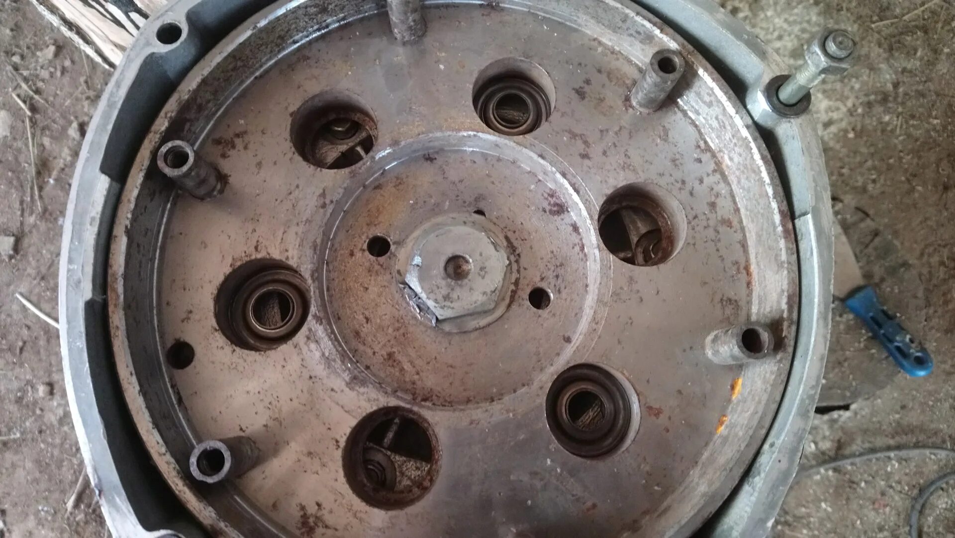 Выжимной диск урал мотоцикл. Сцепление урал 4320 однодисковое. Сцепление мотоцикла урал. Диск сцепления урал 58491. Сцепление урал 4320 ямз 238.