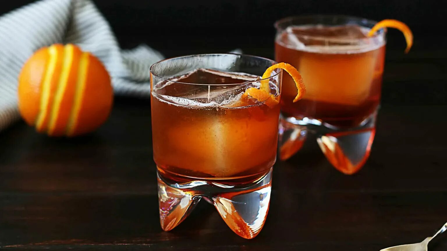 Бульвардье коктейль. Boulevardier Cocktail. Негрони бульвардье. Boulevardier коктейль. Бульвардье или Негрони.