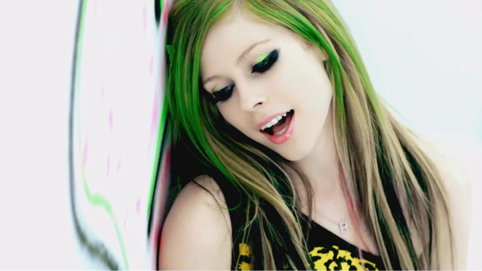 Smile avril. Аврил лавин 2007. avril lavigne иллюминат. барабанщик avril lavigne. аврил лавин сейчас 2025.