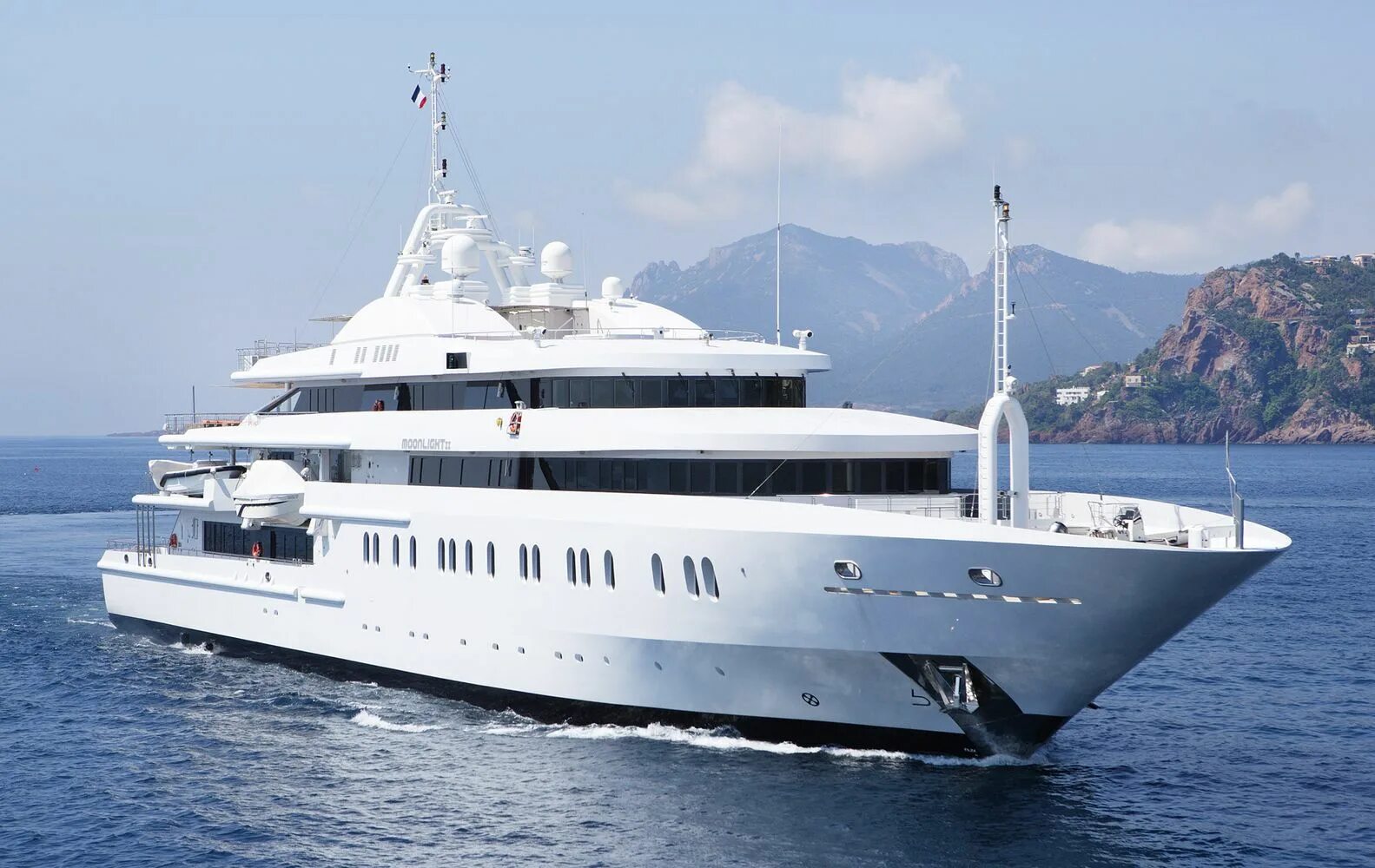 Яхта химера москва. Axantha ii explorer yacht. 2 yacht. Phoenix 2 яхта. 2 yacht.