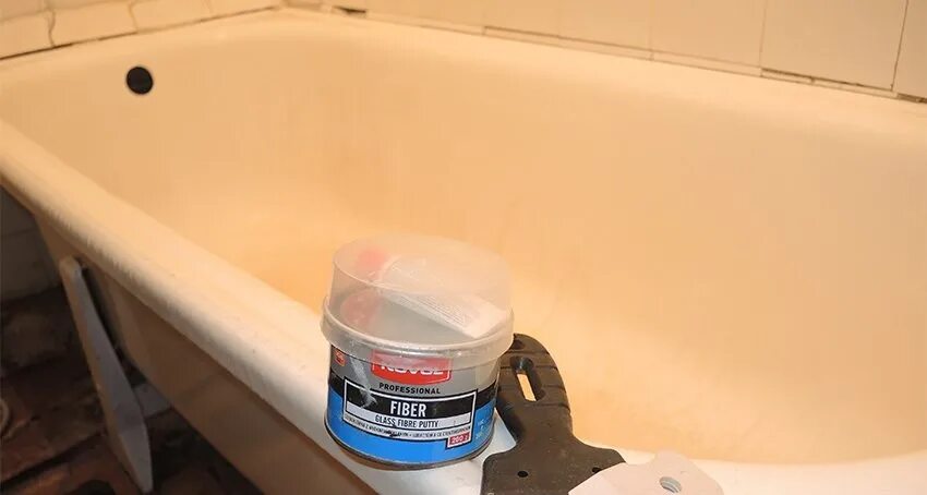 Заделать эмаль в ванной. Скол на ванне. Сколы на акриловой раковине. Скол на акриловой ванне. Скол на акриловой ванне.