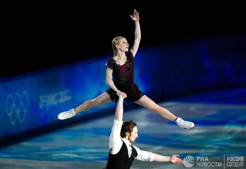 Анна щербакова показательные 2021. Анна щербакова фигуристка. Фигурное катание алина загитова. Александра трусова показательные. Евгений семененко фигурное катание 2022.
