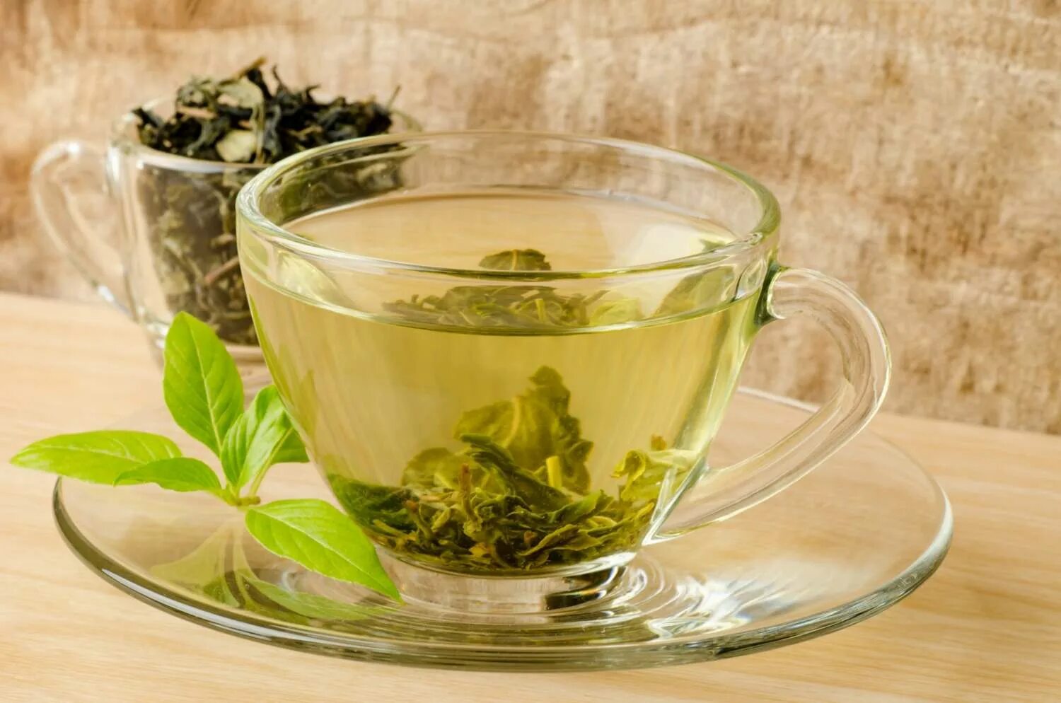 Чем полезен зеленый чай для организма. Зеленый чай Green Tea. Улун Тархун. Зеленый чай с бергамотом. Зеленый чай Тархун.