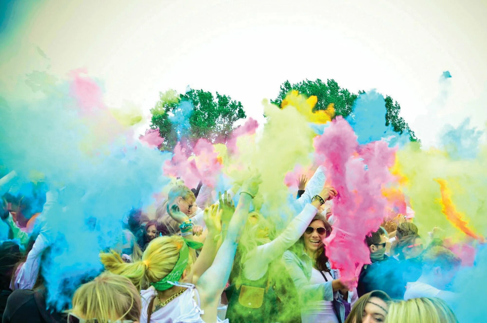Наполненным яркими событиями. Холли краски фестиваль. Фестиваль красок холи. Праздник красок. Праздник холли.