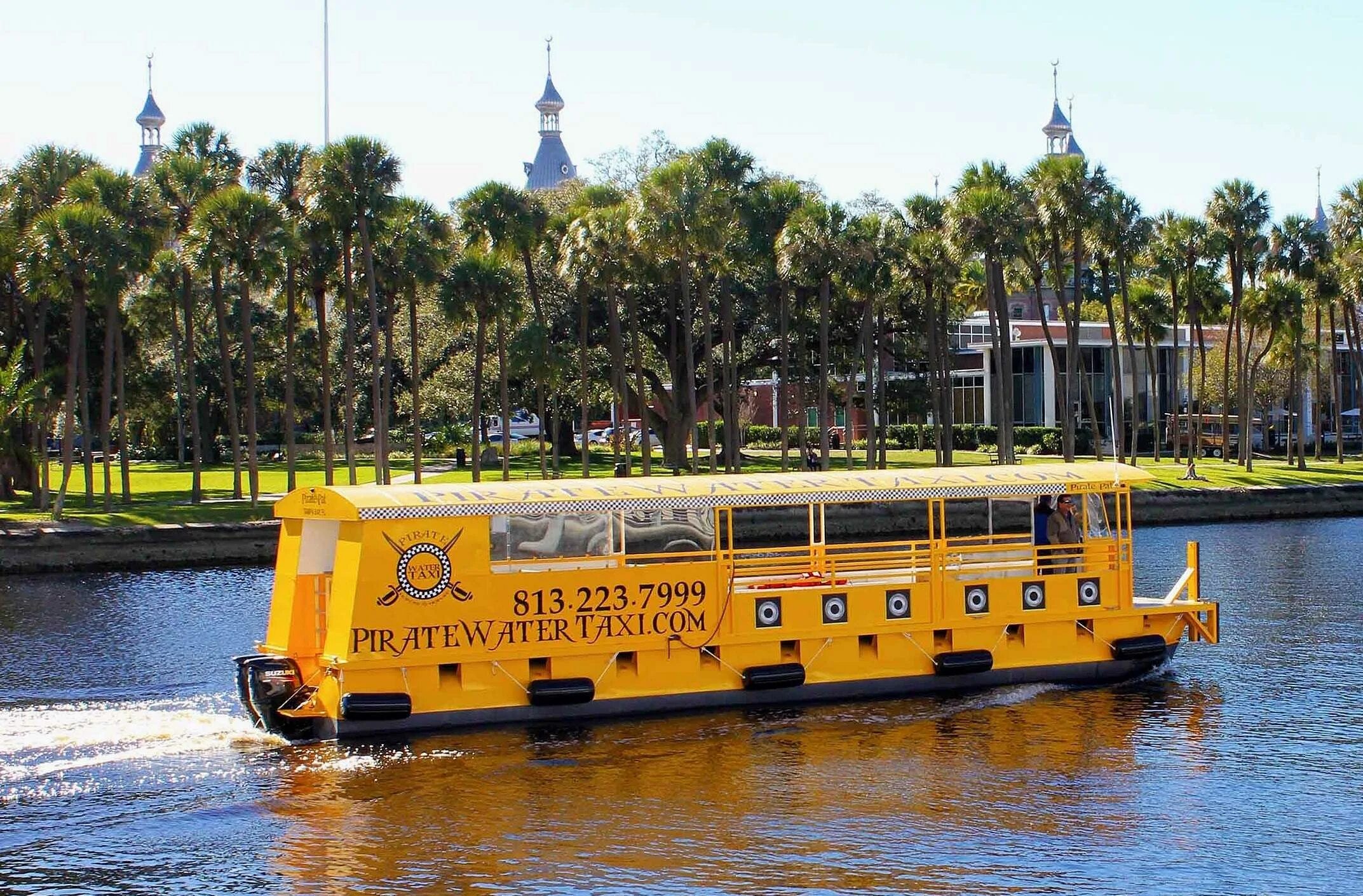 Водное такси москва. Ривер такси Индонезия. River Taxi Jakarta. Речное такси Индонезия. River Taxis Джакарта.