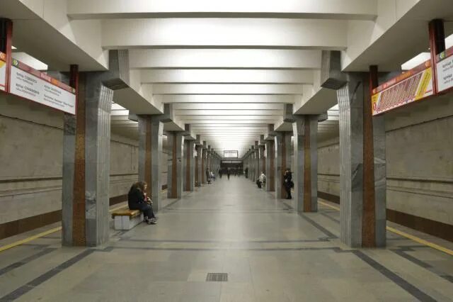 станция пролетарская минского метрополитена. пролетарская метро 2022 снаружи. пролетарская метро минск. станция первомайская минск.