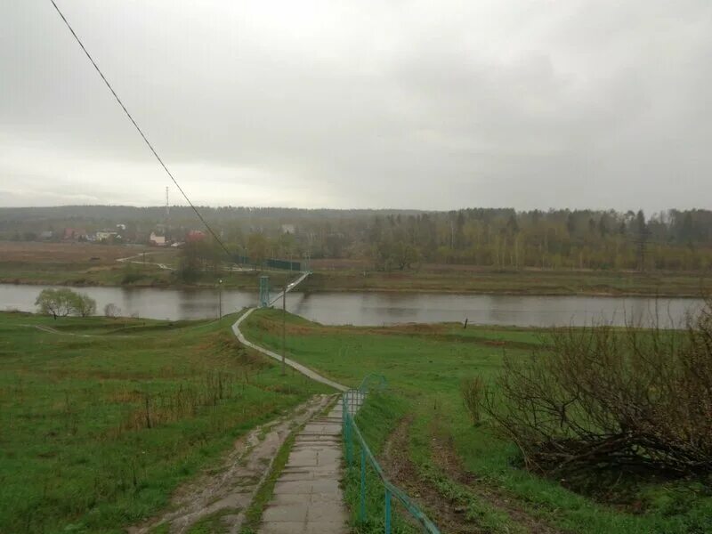 Подвесной мост Каринское Звенигород. Село Каринское подвесной мост. Мост у села Каринское. Висячий мост в селе Каринское.