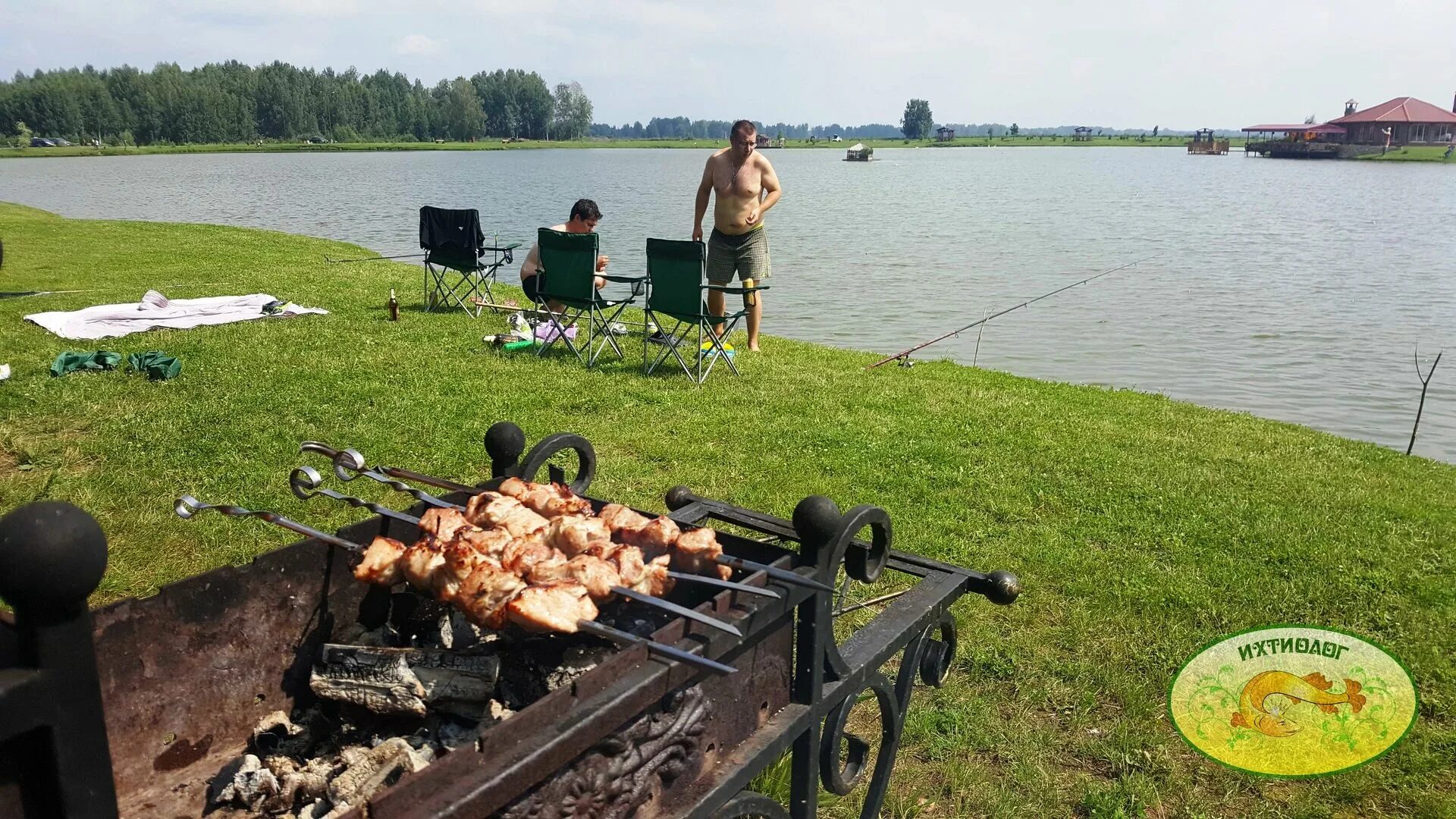 Измайловский парк зона барбекю. Белое озеро шатура пляж. Где можно пожарить шашлыки в подмосковье. Шашлык в царицыно в парке. Левобережный шашлычная зона.