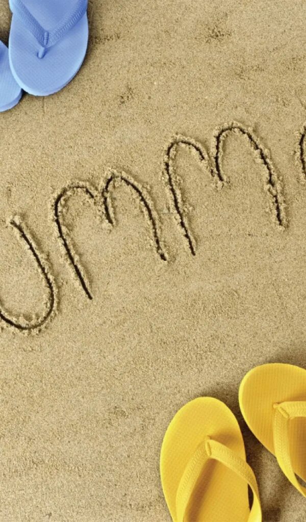 Надпись на песке. Красивые надписи на песке. Лето надпись. Summer надпись на песке