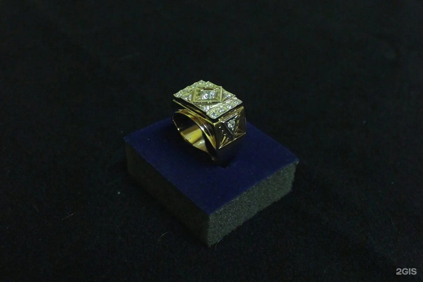 Ювелирная мастерская тюмень. Ювелирное украшение мост. Ювелирные мастерские рядом. Комиссионный ювелирный магазин. Ювелирные мастерские рядом.