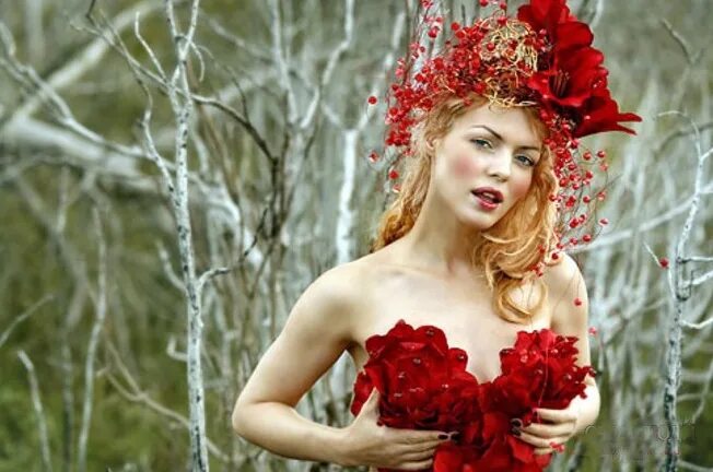 принцесса в цветах. платье из цветов. женщина королева цветов. стелла ланевская. королева с цветами.