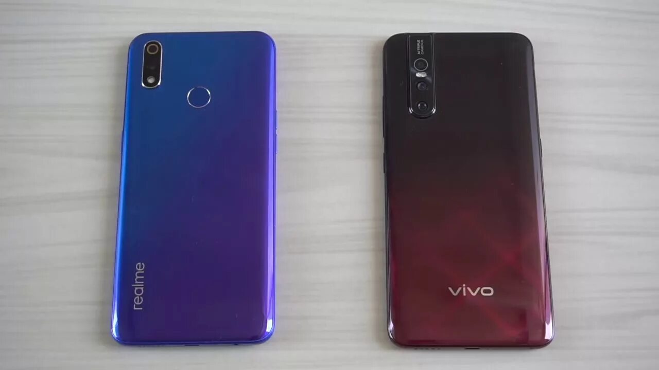 Vivo vs realme. Realme v15 Pro. Realme 15 Pro. Realme кожаный корпус. Realme gt 3 Pro.