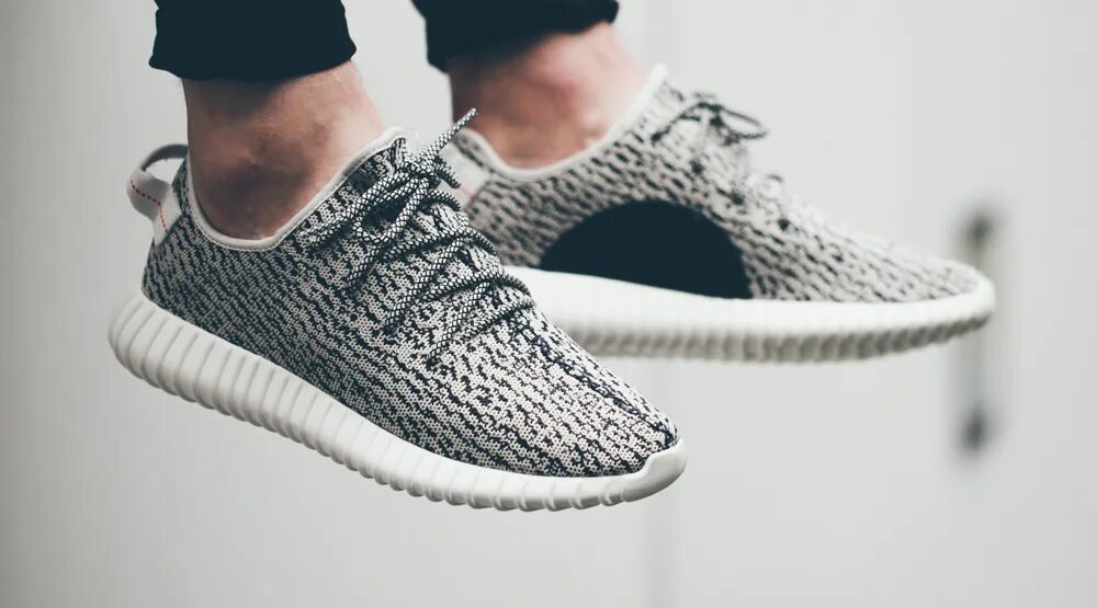 Adidas Yeezy 360. Шнурки adidas Yeezy Boost. Найк изики мужские. Шнуровка адидас ИЗИ. Бит бусты