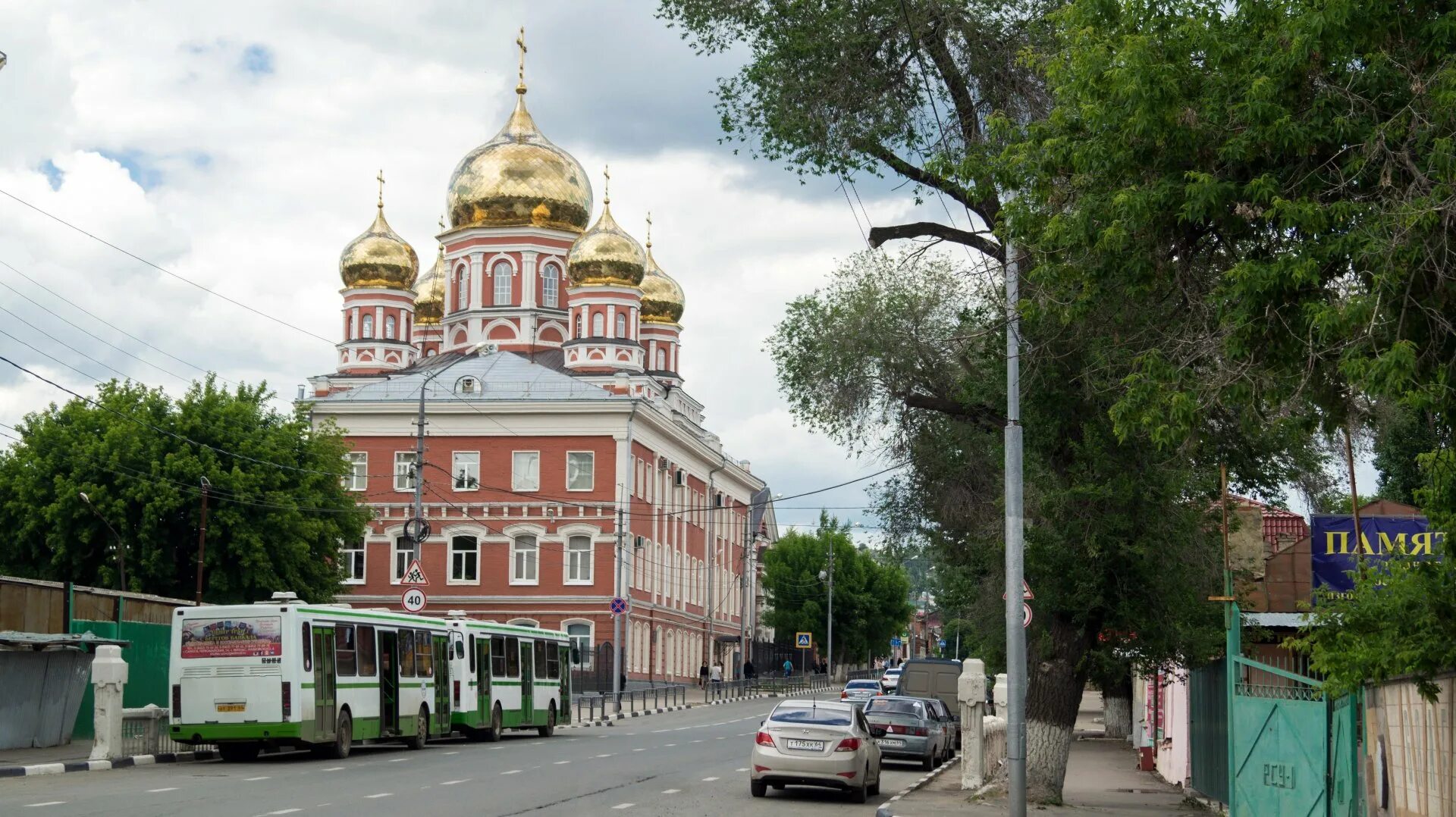 Ул горького 85. Горького 85 Саратов. Улица Максима Горького (Саратов). Церковь на Горького Саратов. Ул. Вольская 85 Саратов.