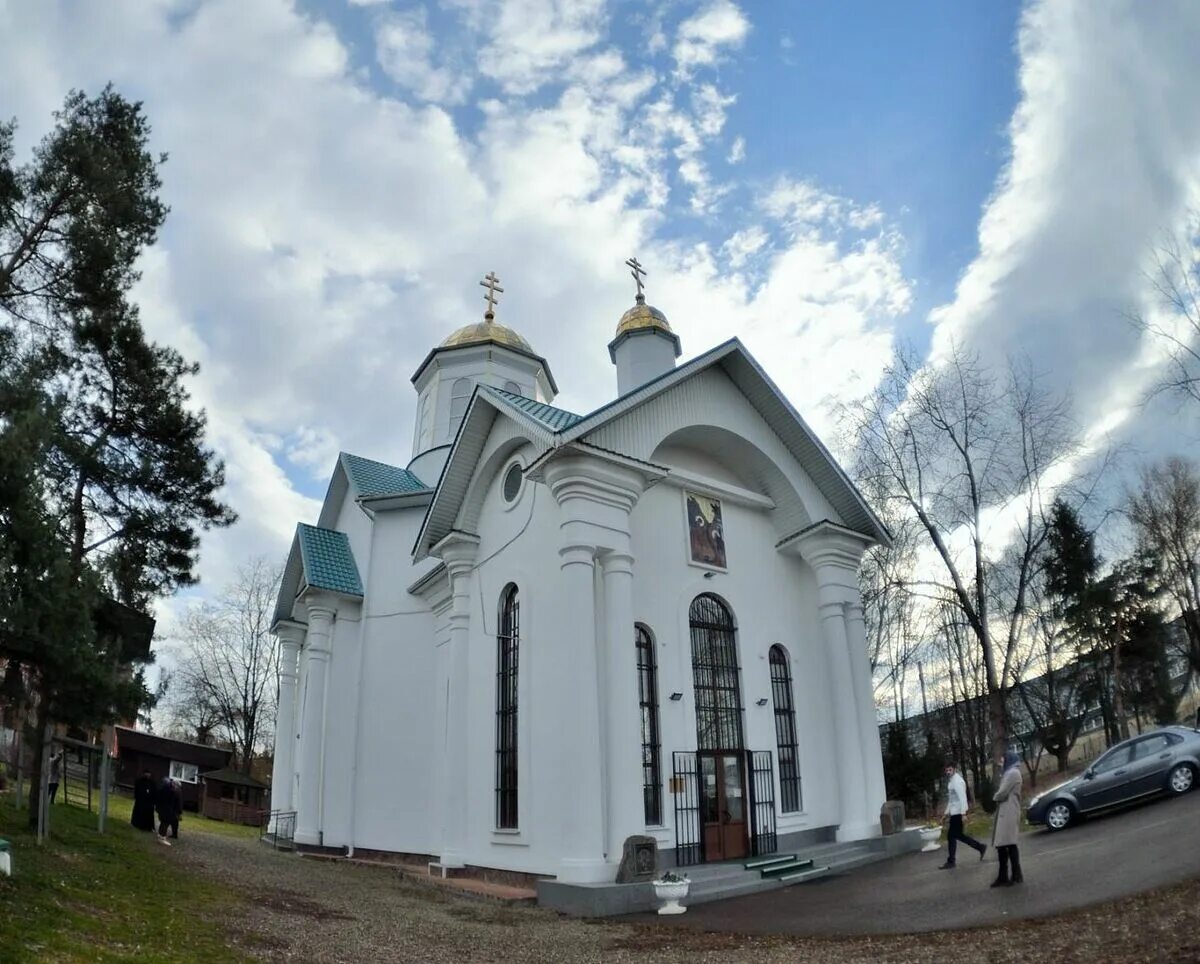 Мечеть майкоп. Храмы города майкопа. Епископ майкопской церкви андранович фёдор николаевич фото семейное. Главная улица майкопа. Майкоп центр города.
