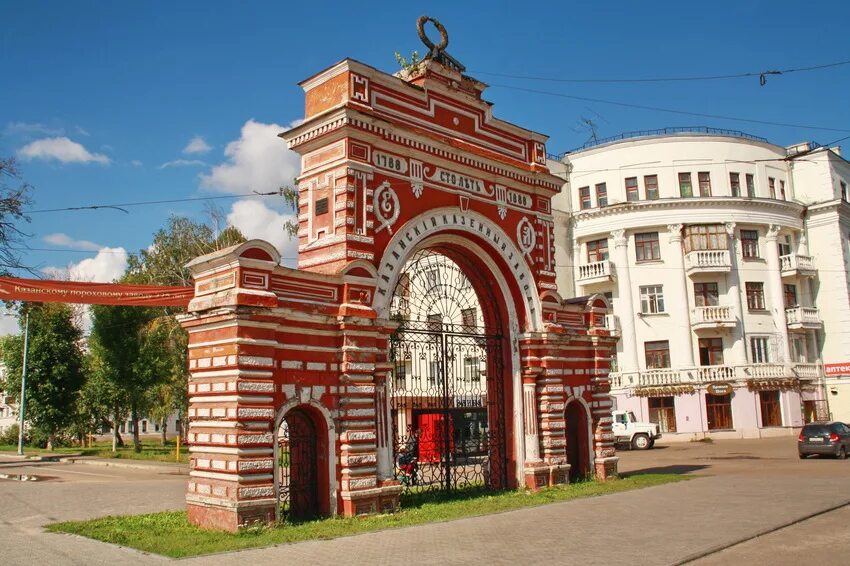 юбилейная арка казань. юбилейная арка казань. юбилейная арка казань. красные ворота кировский район. казань арка в парке петрова.
