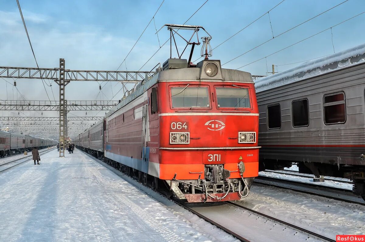 электричка иркутск фото. станция иркутск пассажирский ночью. электрички иркутск пассажирский. иркутск-пассажирский. электрички иркутск пассажирский.