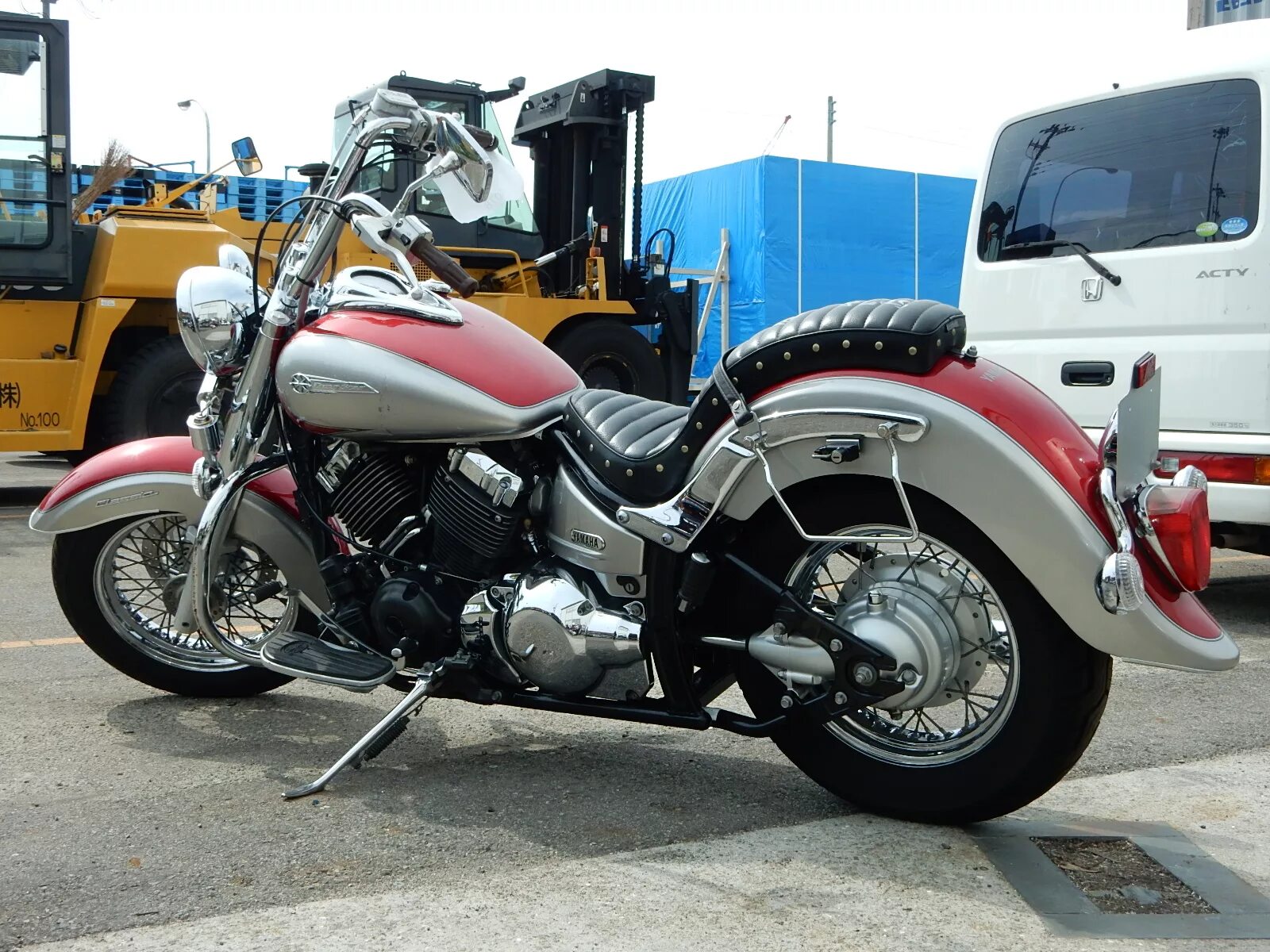 Купить драг стар 400. Ямаха драгстар 400. Yamaha Drag Star 400 Classic. Чоппер Yamaha Drag Star 400. Мотоцикл Yamaha Drag Star 400.