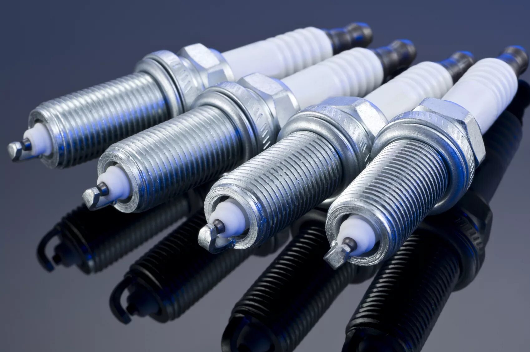 Свечи зажигания спб. Spark Plug sk16r11. Свечи Spark Plug. Car Spark Plugs. Свечи автомобильные Spark Plugs lyhx..