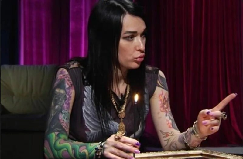 Битва экстрасенсов девочки. Битва экстрасенсов ведьма илона. Битва сильнейших илона новоселова. Битва экстрасенсов ведьма илона. Мэрилин керро битва экстрасенсов.