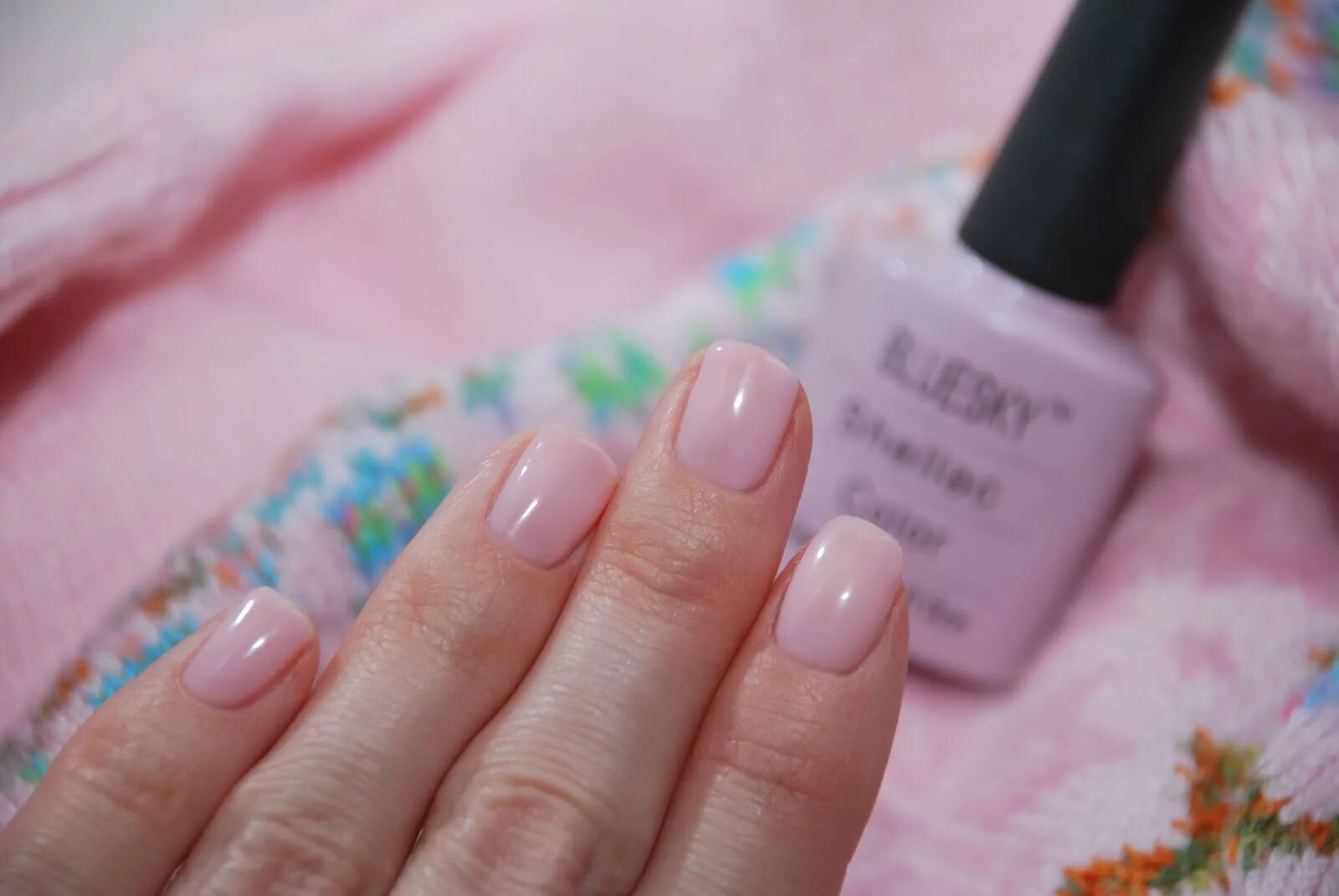 Цвета лаков для ногтей. Прозрачный гель лак. Под лак. Под лак. Маникюр с покрытием.