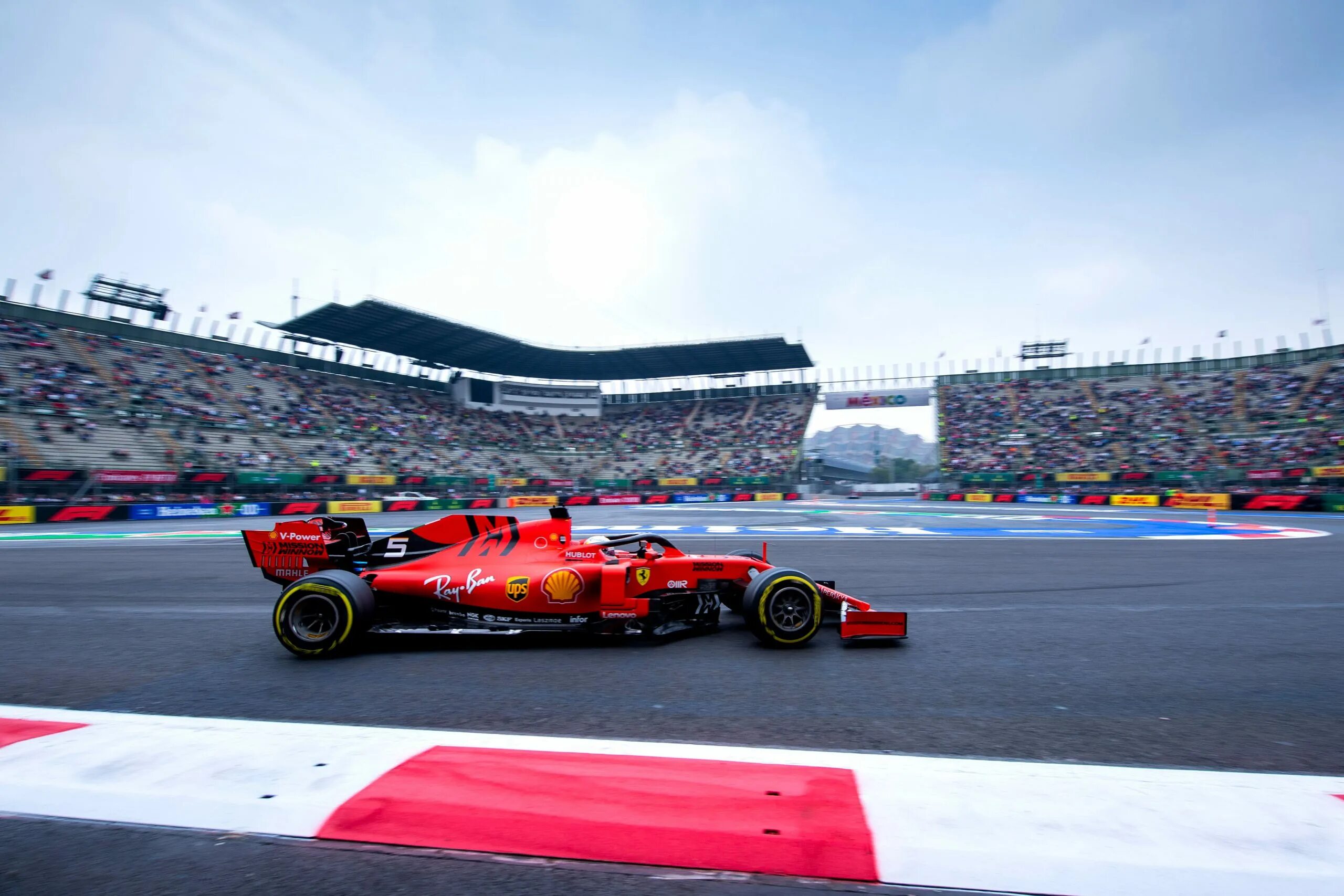 Формула 1 италия. Формула 1 феррари 2022. Ф1 монца 2022. Scuderia ferrari f1-75. Ferrari monza 2022.
