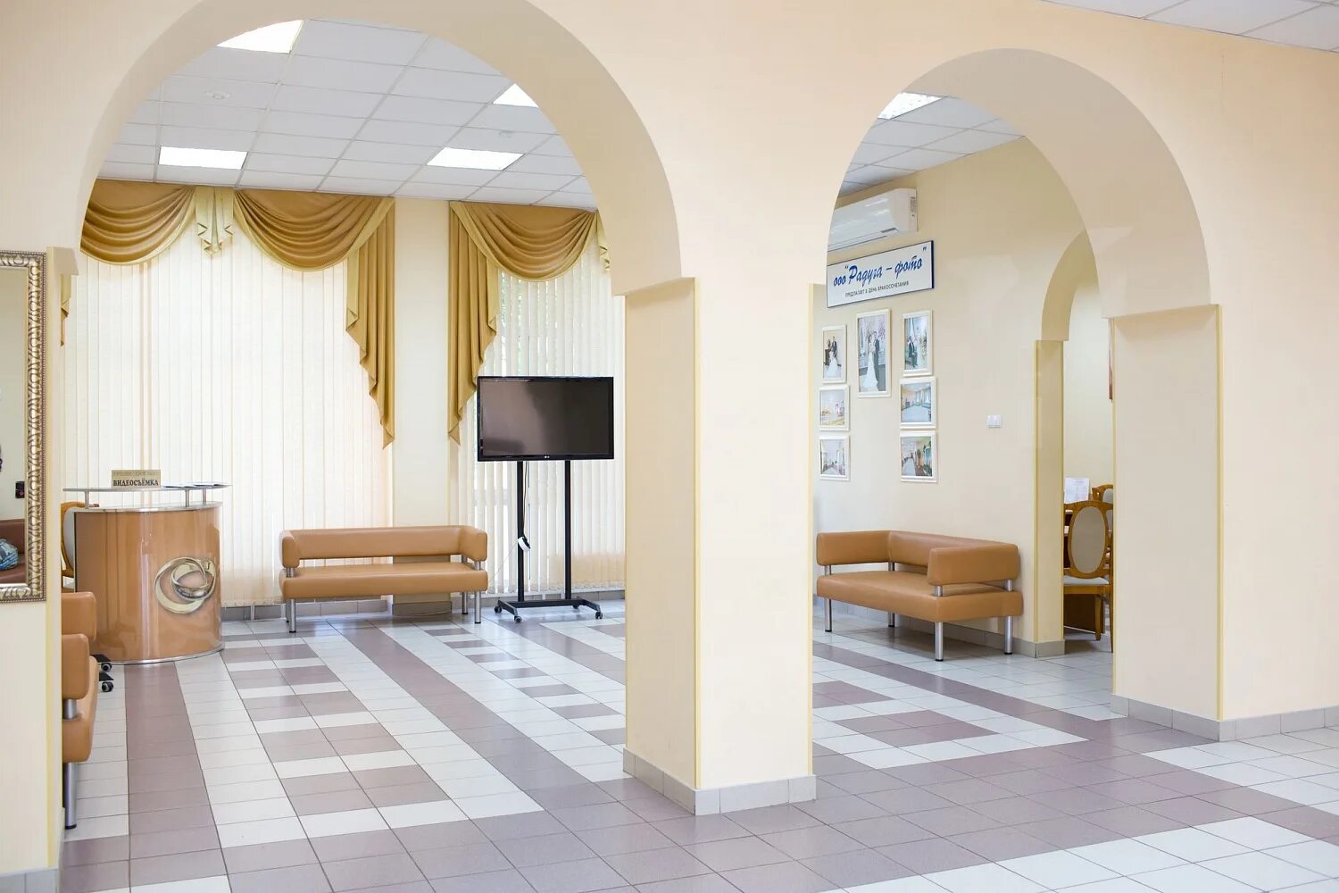 Дворец бракосочетания кировского района. Дворец бракосочетания калининград. Дворец бракосочетания киров. Дворец бракосочетания анапа зал. Загс пушкино московской области фото.