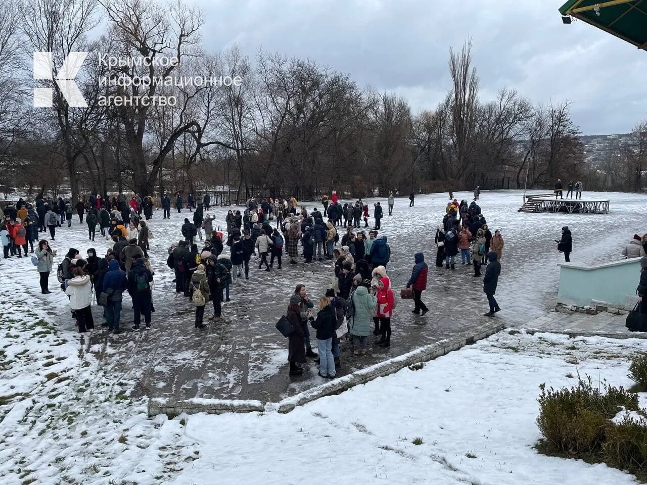 Университет Крыма заминировали. Студенты Симферополя. В селе пруды в Крыму заминировали школу. Симферополь поступи