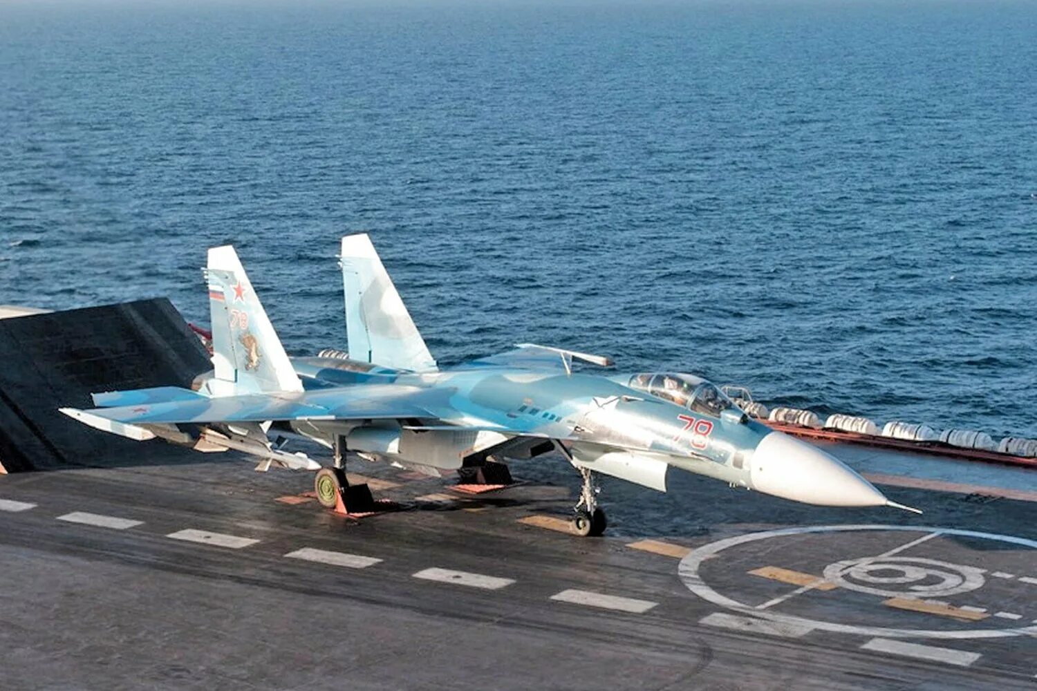 F18 300 ps. Су-33 авианосец. Морская авиация ссср. Су-33 палубный истребитель. Морская авиация есть и будет ix.
