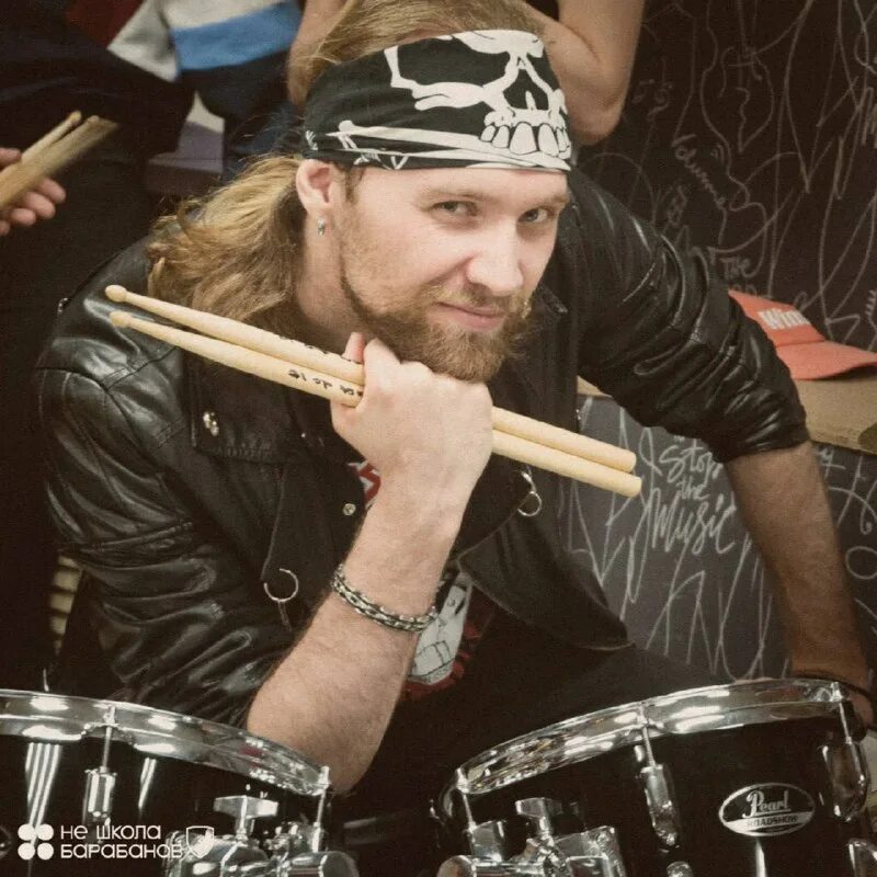 орел с барабаном. не школа барабанов орел. илья барабанов ростов на дону. не школа барабанов. занятия на барабанах.
